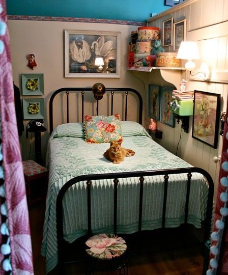  Bedroom Vintage Plain On Throughout With An Orange Cat Decor Pinterest 0 Bedroom Vintage